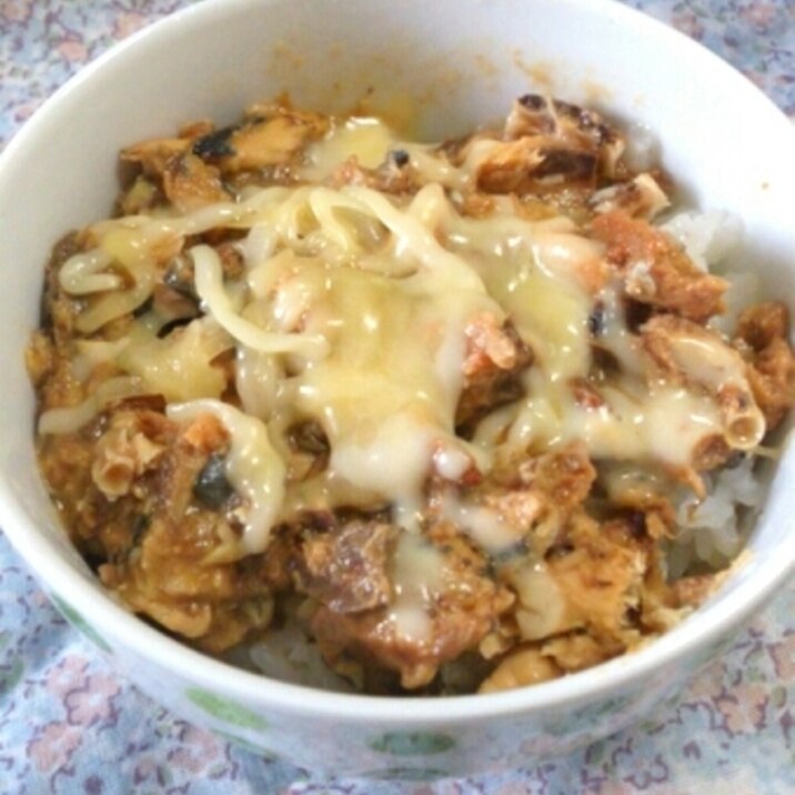 簡単ランチ☆サバ味噌チーズ丼